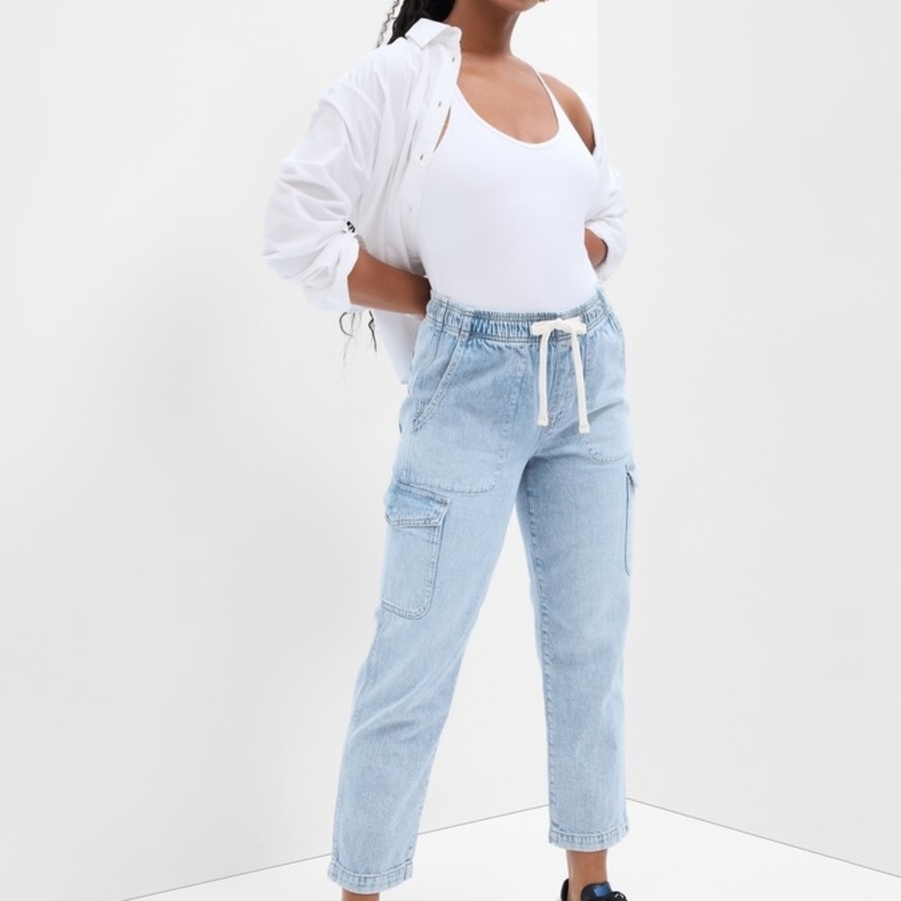 GAP Mid Rise Easy Cargo Jeans- Size Small